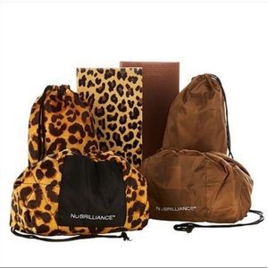📣FINAL SALE📣NuBrilliance Set of 2 Drawstring Makeup Bags